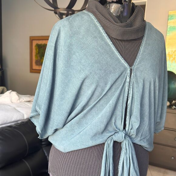 Young Fabulous Broke M Blue 100% Rayon Wrap Tie Crop Blouse Coastal Casual - Picture 3 of 11